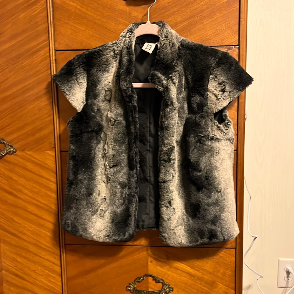 Marc Bouwer Faux Fur Vest with Hidden Snap Front and Cap Sleeves Size XXS